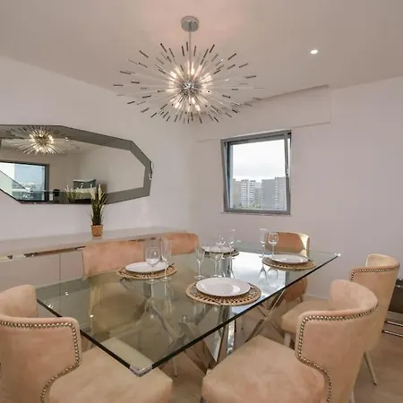 公寓 Stylish Near The Airport